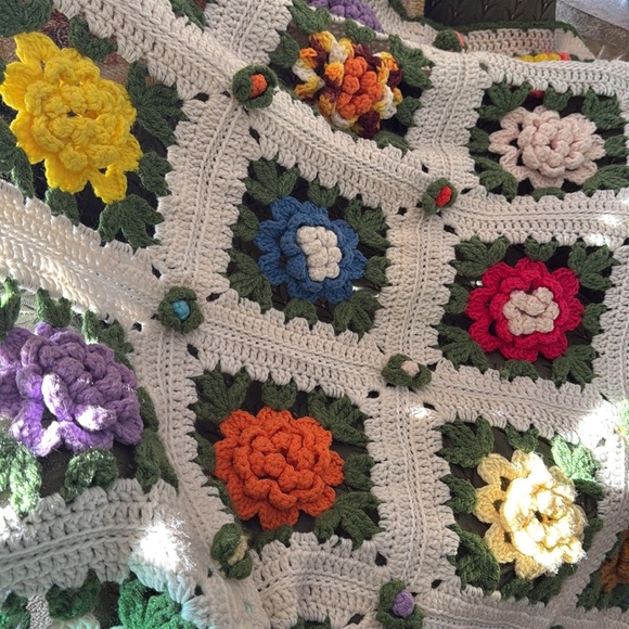 Beautiful hand crocheted blanket. 8’ x 6 1/2’. Look at the detail. - Picture 7 of 7